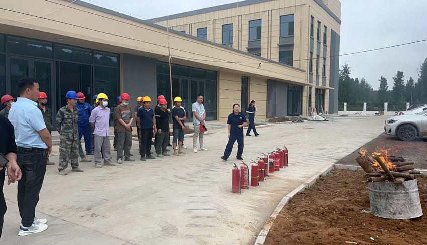 河南盛世永昌建設工程有限公司在寶豐一高開展科創(chuàng)樓消防綜合演練